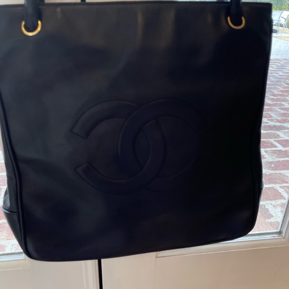 Authentic VINTAGE CHANEL NORTH SOUTH TOTE IN GOOD USED CONDITION - Picture 2 of 16